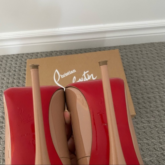 Christian Louboutin So Kate Heels - Picture 8 of 11